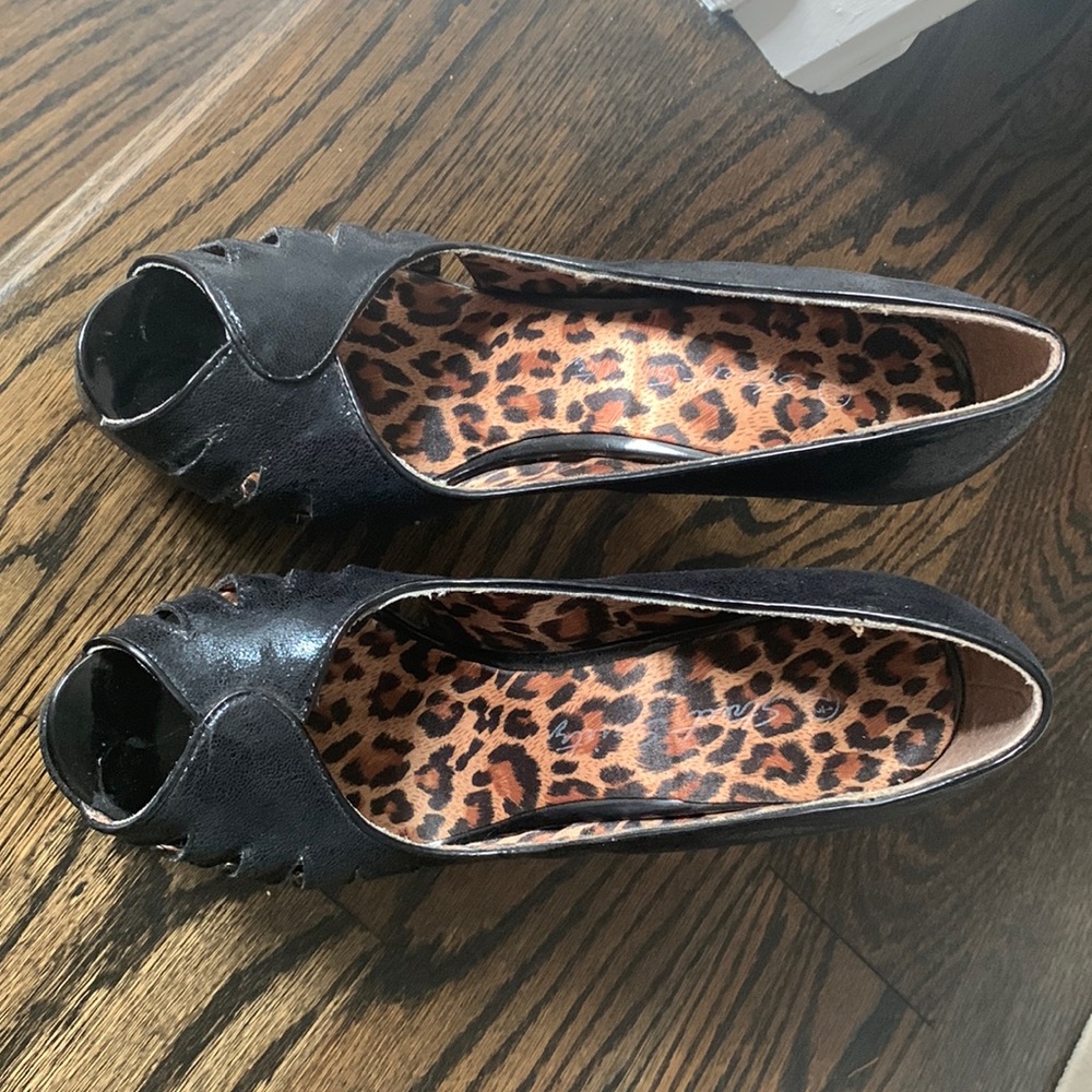 Black stiletto￼s